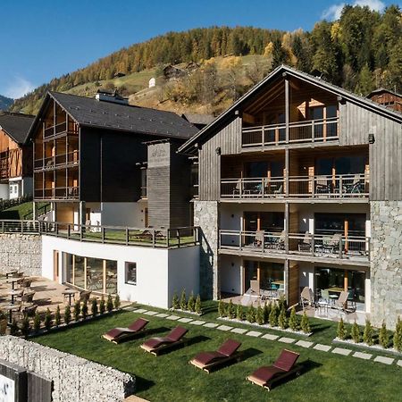 Les Dolomites Mountain Lodges San Martino in Badia Dış mekan fotoğraf